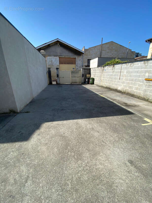 Vente d'un local d'activité de 446 m2 proche boulevard - photo 3