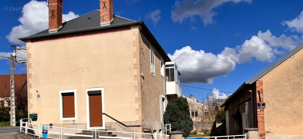À Bourbon-Lancy (71), immeuble à vendre 105000 € - photo 5