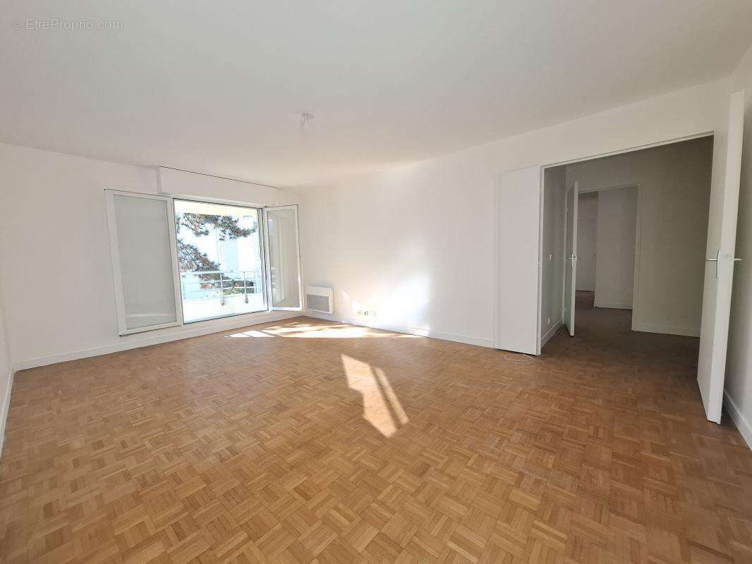 Appartement à LA GARENNE-COLOMBES