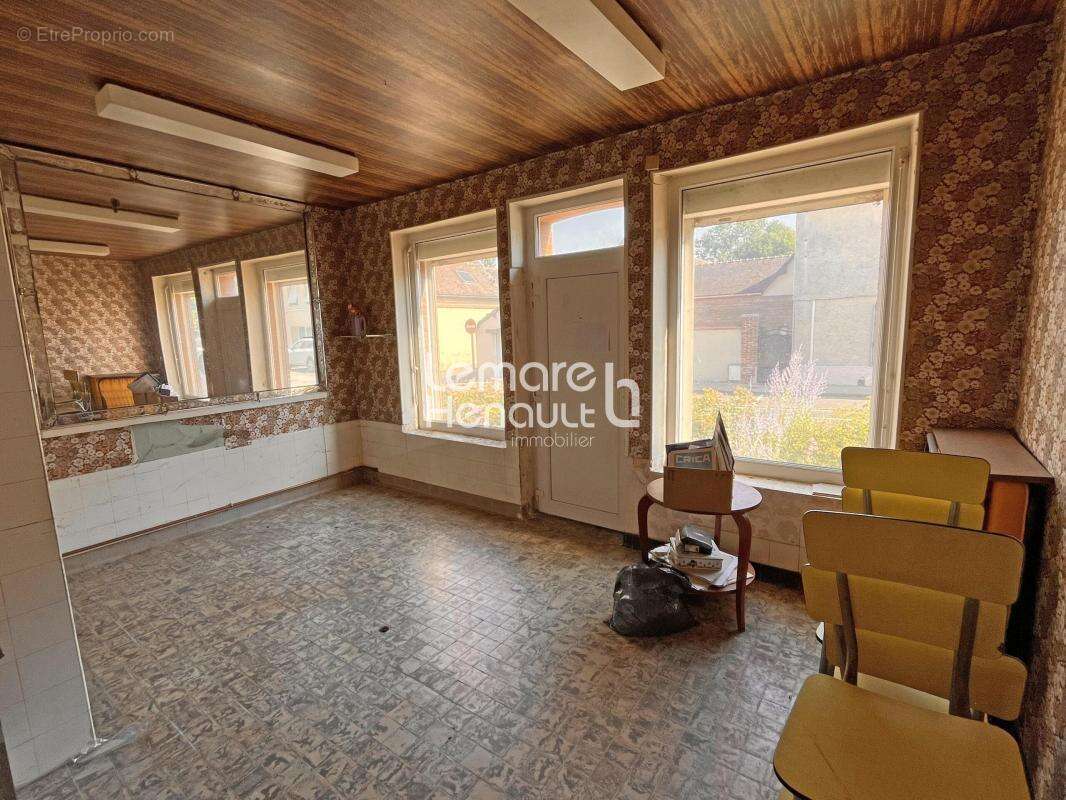 Maison et dépendances, 250 m² de plancher - photo 9