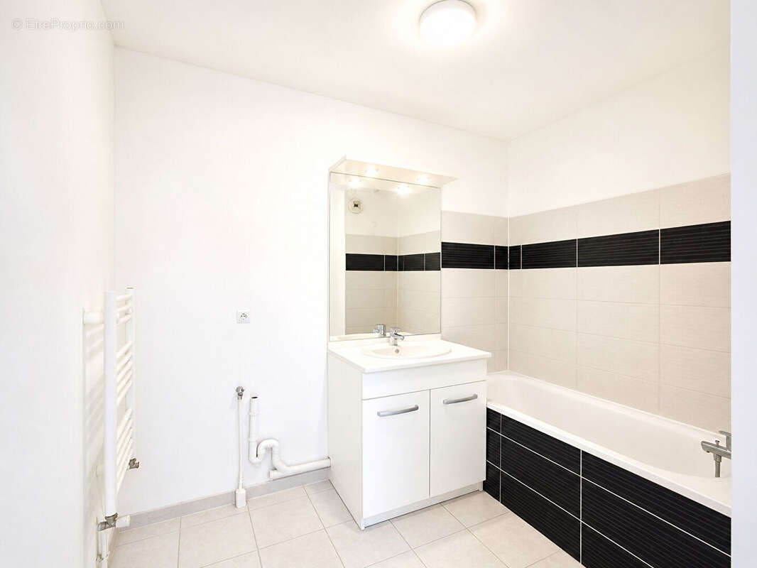 Appartement à GARONS