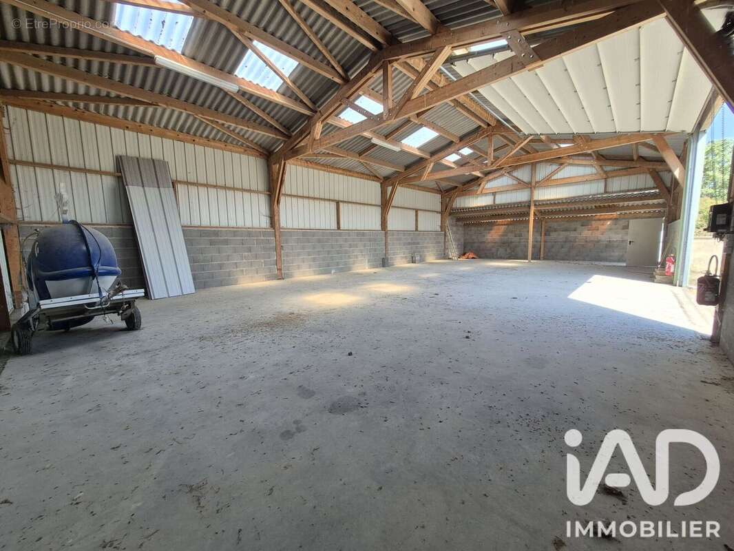 Maison 1 m² à Saint-Leger-De-Montbrun  - photo 3