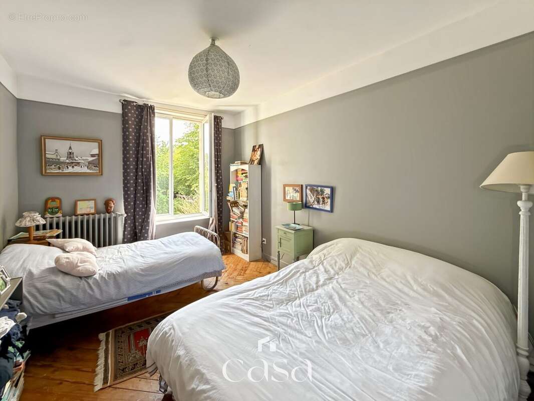 Maison 204 m² à Morteaux-Couliboeuf  - photo 9