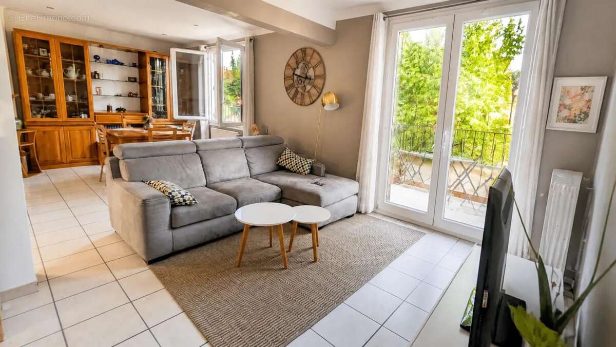 Maison de 6 pièces de 115 m² située à Drancy - photo 2