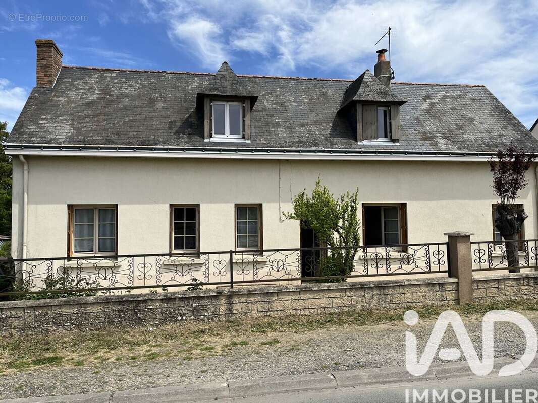 Photo 2 - Maison à JARZE
