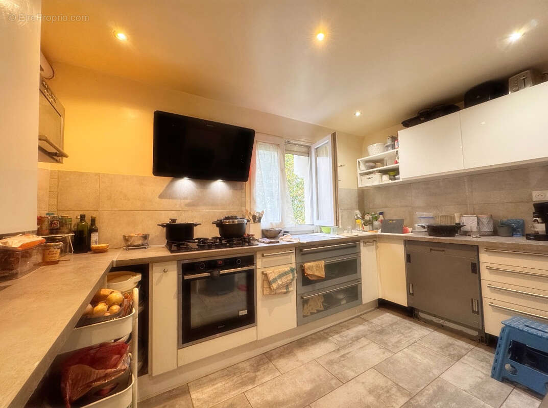 Appartement à LA GARENNE-COLOMBES