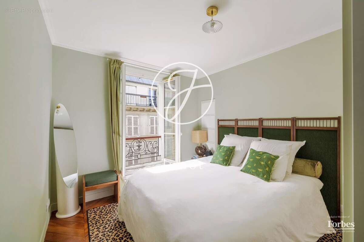 Paris 9e - SAINT-GEORGES - Appartement - 117,68m² Carrez - 6 pièces - Charme de l'ancien - photo 12