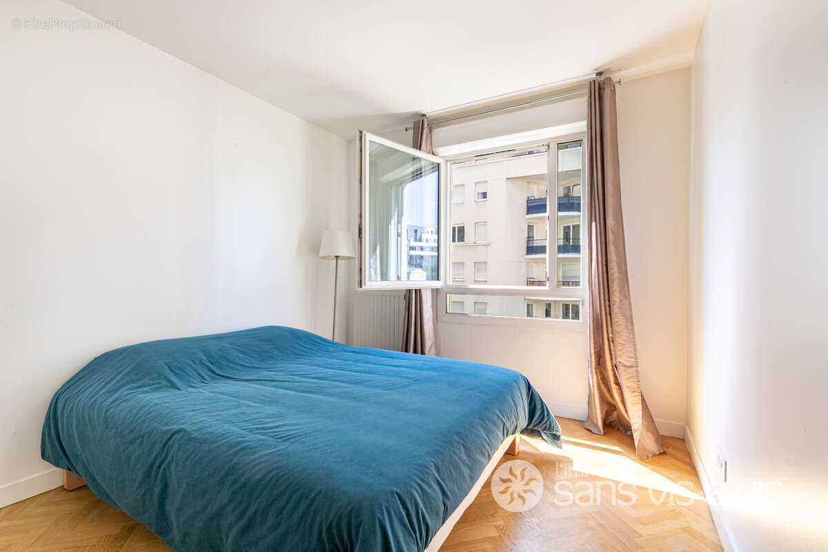 Appartement à COURBEVOIE