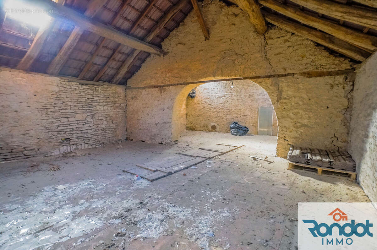 Maison à COURTIVRON