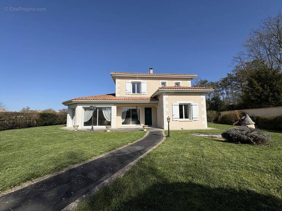 Maison à NEUVILLE-DE-POITOU