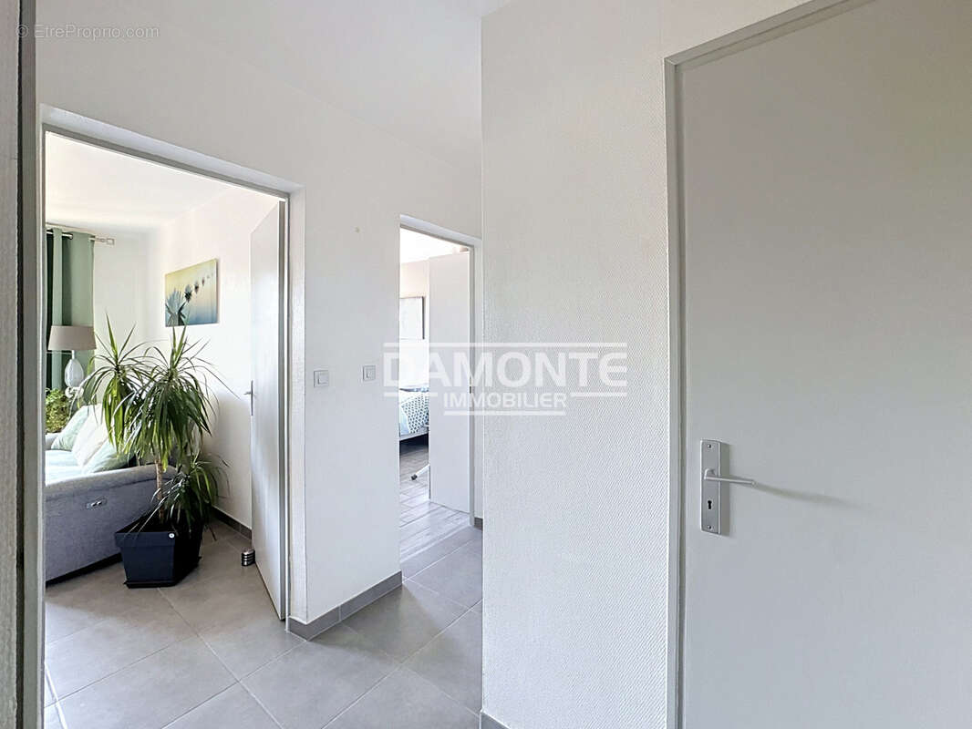 Appartement T2 - LA CHAPELLE ST LUC secteur Ferry-Fouchy - photo 5