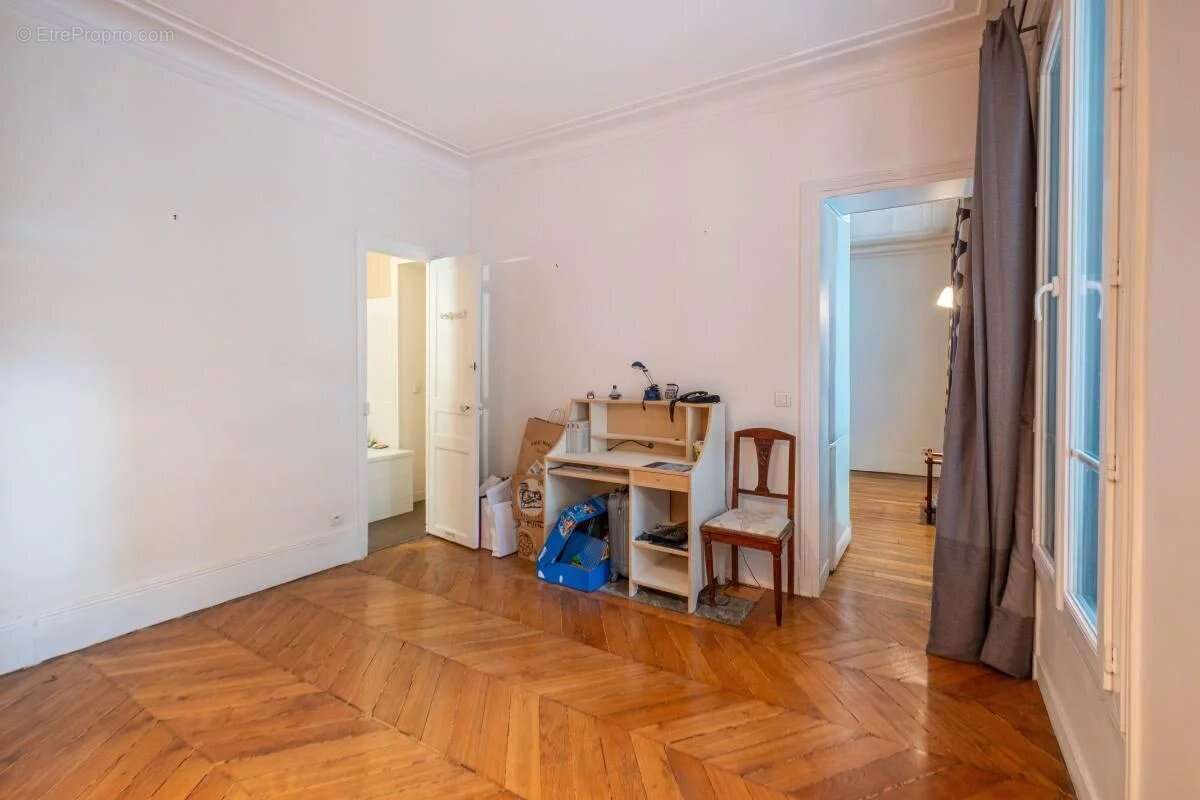 Appartement à PARIS-11E
