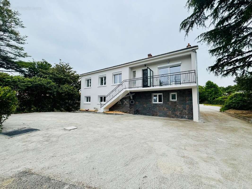 Appartement à BOUGUENAIS