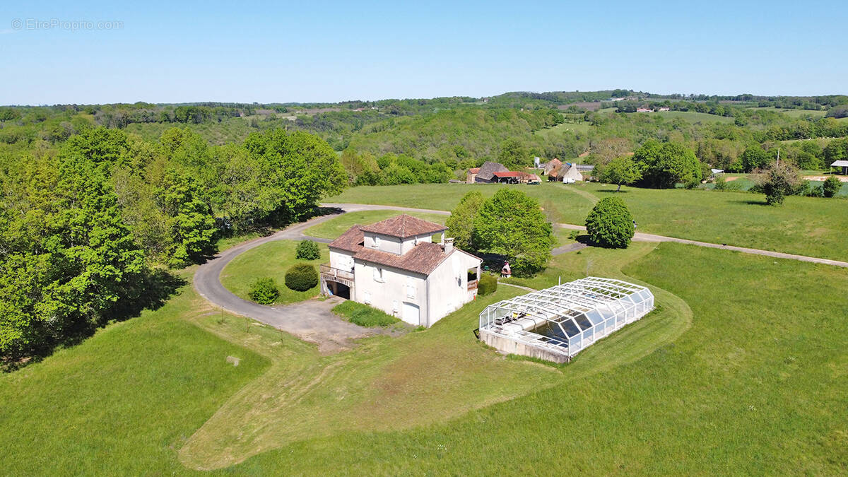 Maison à SAINT-GENIES