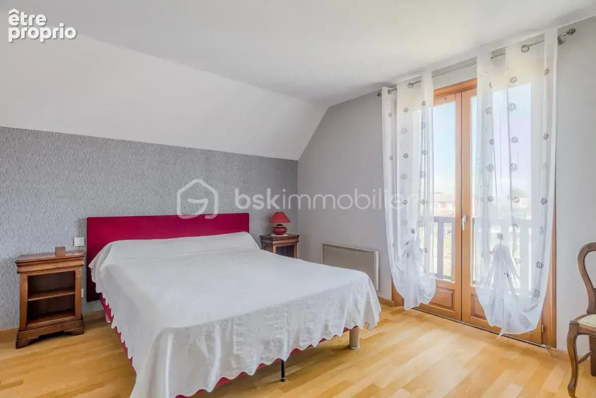 Maison au calme avec 4 chambres et un bureau sur sous sol complet - photo 17