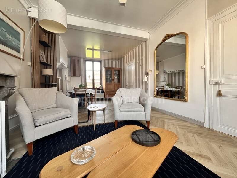 Maison de caractère en briques – 146 m² – Jardin intimiste – Combles aménageables – Centre-ville de Marle - photo 12