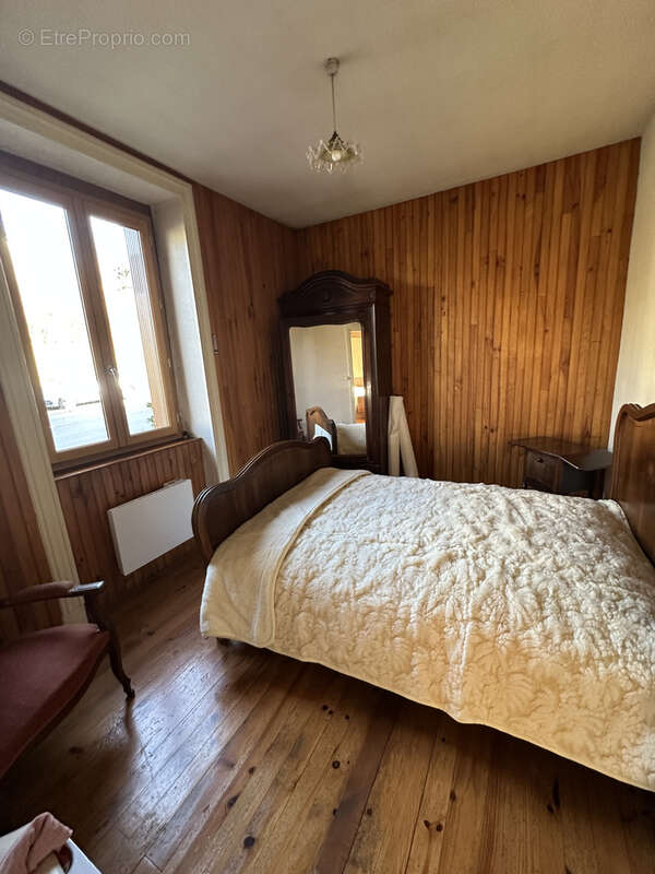 Maison à LA MONNERIE-LE-MONTEL