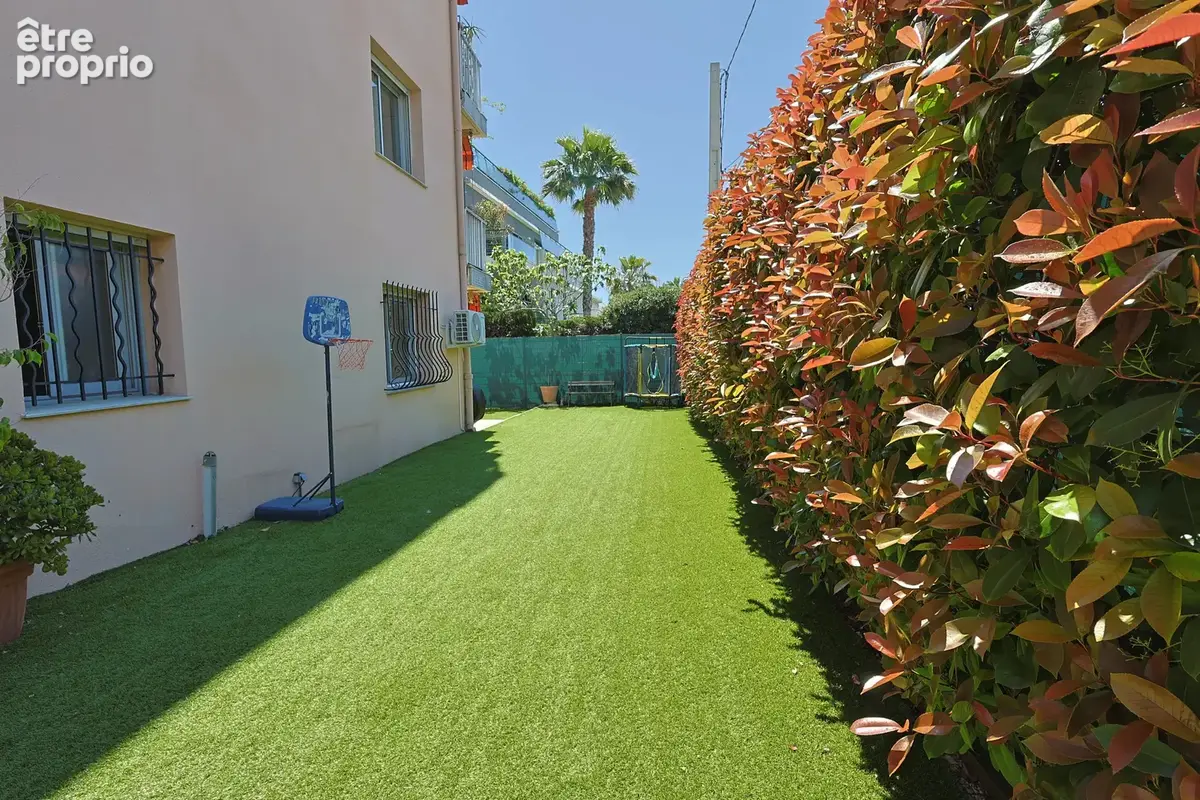 Juan-les-Pins — Coup de cœur à 2 minutes des plages avec parking et cave - photo 14