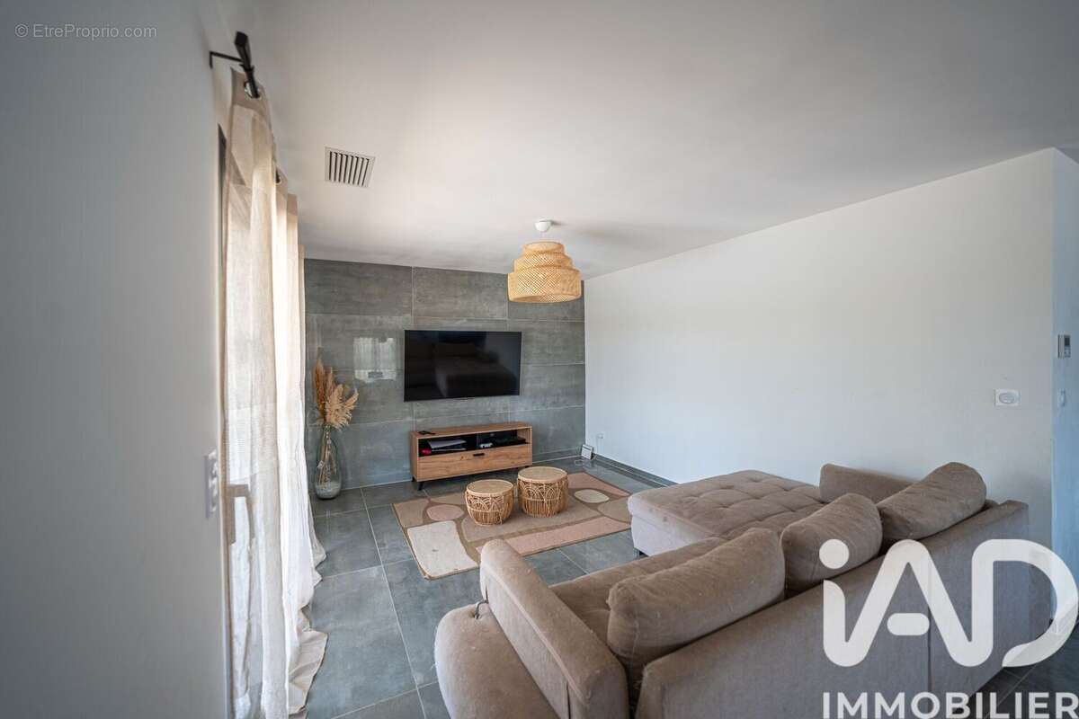 Photo 3 - Maison à SAINT-ETIENNE-DE-FONTBELLON