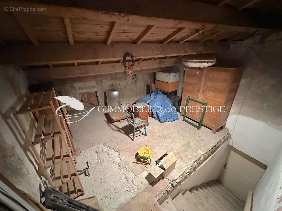 Une maison de village avec jardin, cour et dépendances - photo 12