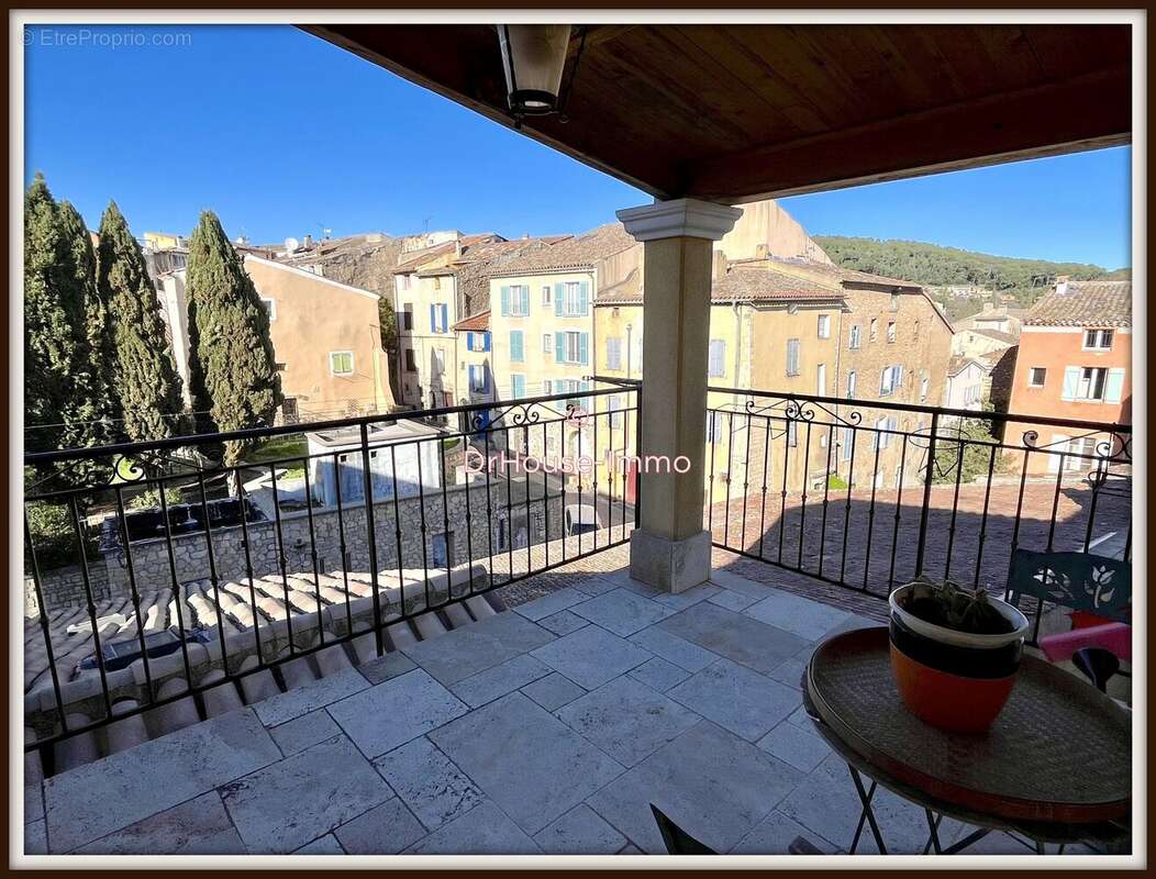 Appartement à LORGUES