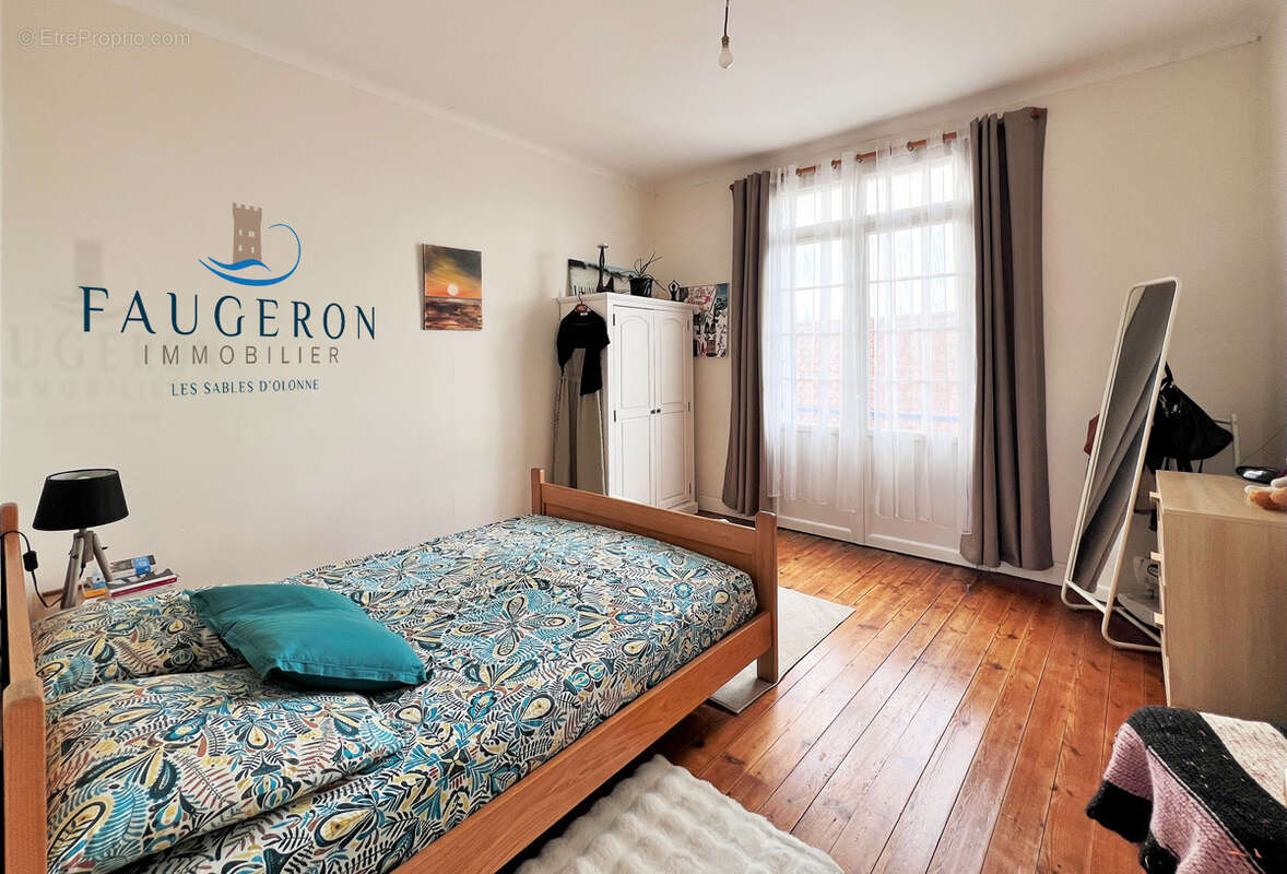 LA CHAUME - Maison T3 de 76 m2 proche Quai et Commerces - photo 7