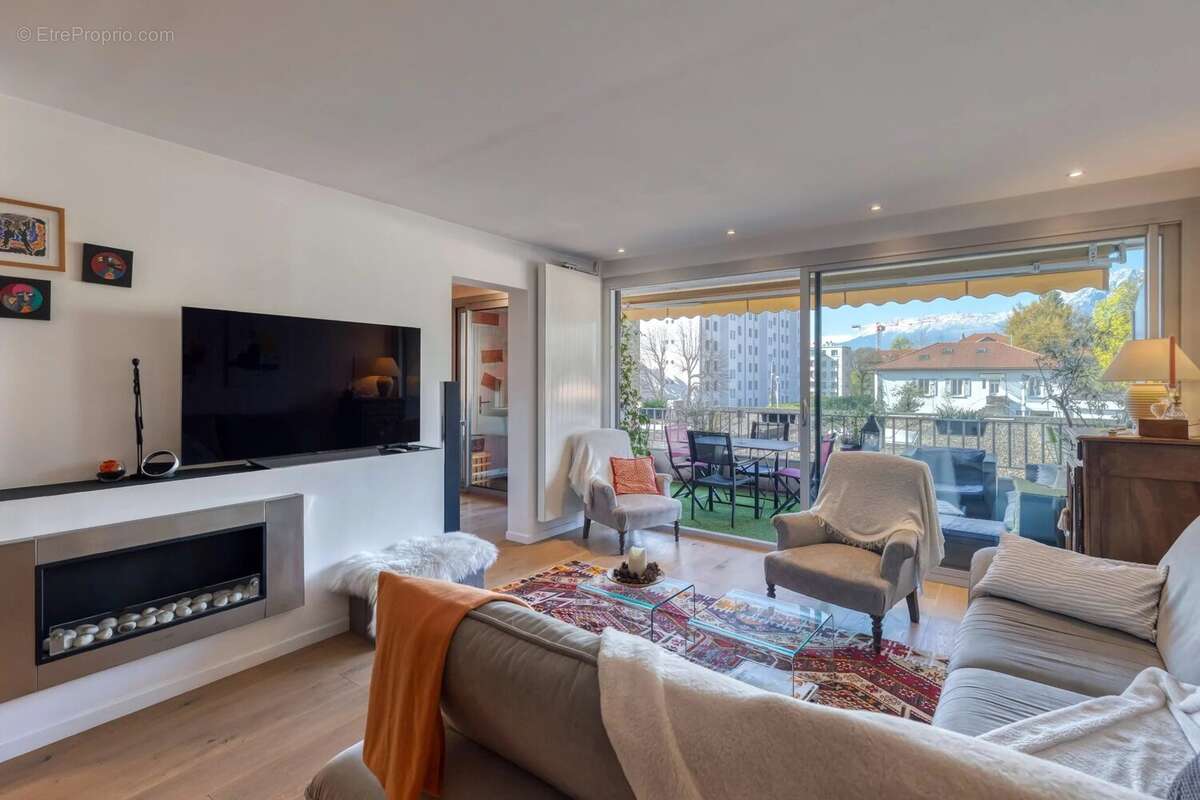 Appartement à MEYLAN