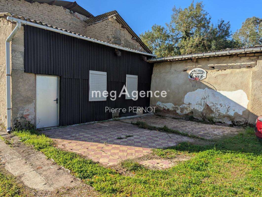 Pavillon plain pied avec dépendance et serres agricoles - photo 10