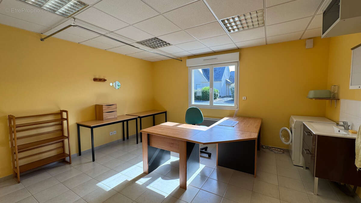 Local 128 m2 transformable en habitation   terrain 500 m2   proche Angers - photo 2
