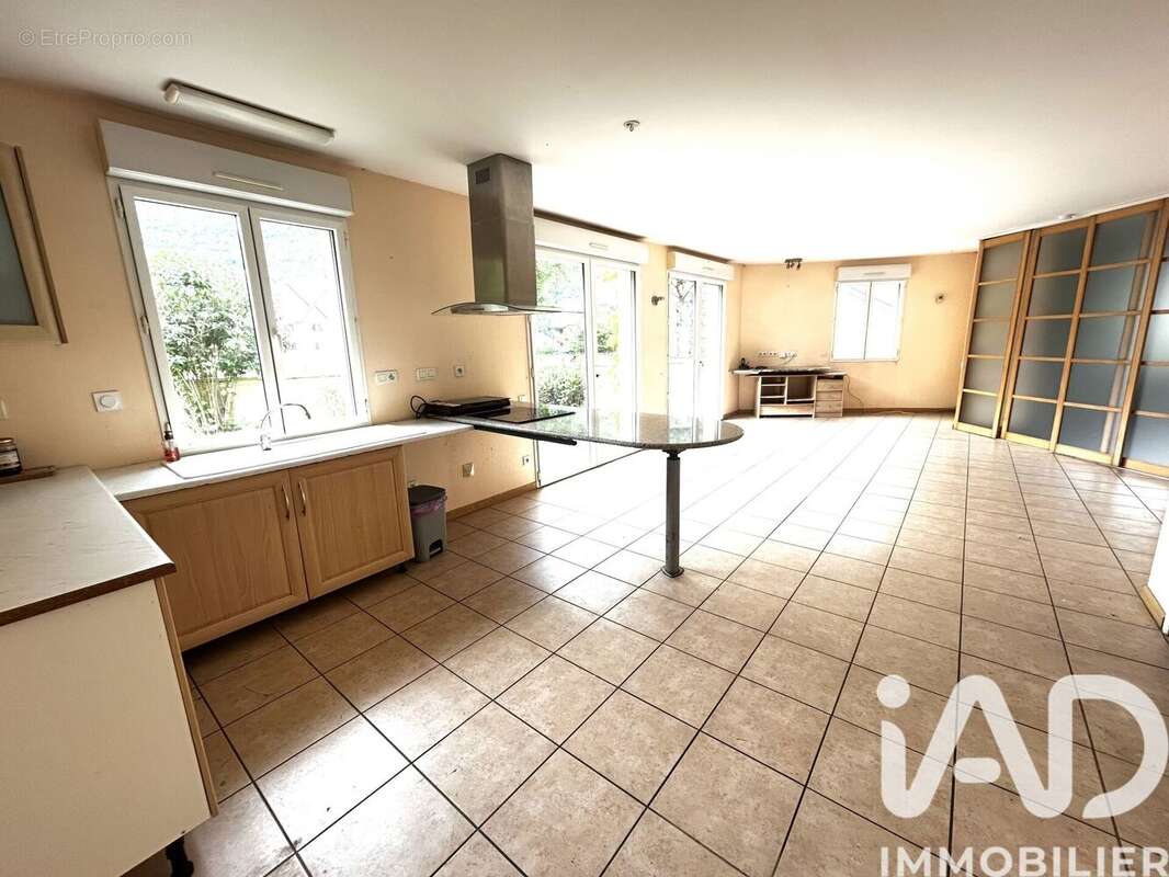 Photo 3 - Maison à LUZ-SAINT-SAUVEUR
