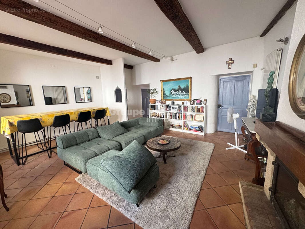 Maison de ville   découpée en 2 logements avec garage et cave - photo 2