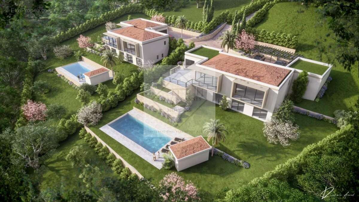 Terrain à MOUGINS