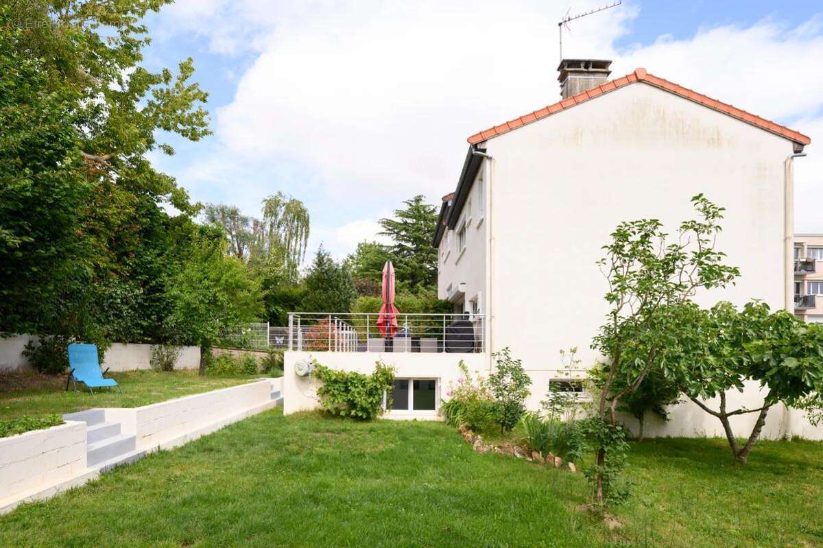 Maison à VERRIERES-LE-BUISSON