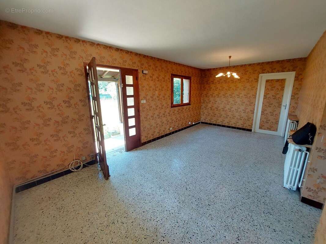 Maison T6 avec jardin clos et dépendances - photo 4