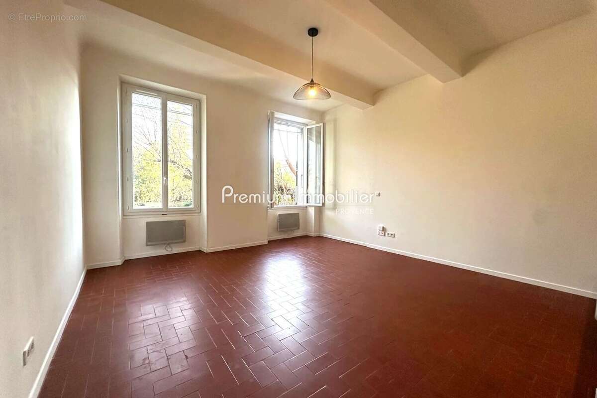 Appartement 3 pièces 55 m² à vendre à Le Puy-Sainte-Reparade (13610) - photo 2