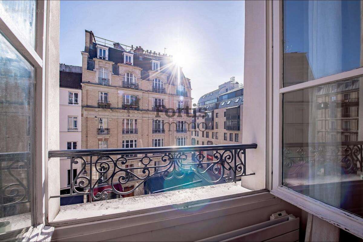 Appartement à PARIS-1E
