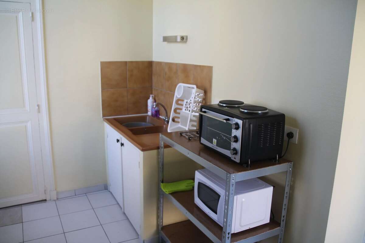 Excellente opportunité d'investissement : immeuble comprenant 3 petits appartements destinés à la location - photo 3
