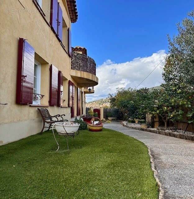 Maison à CARQUEIRANNE