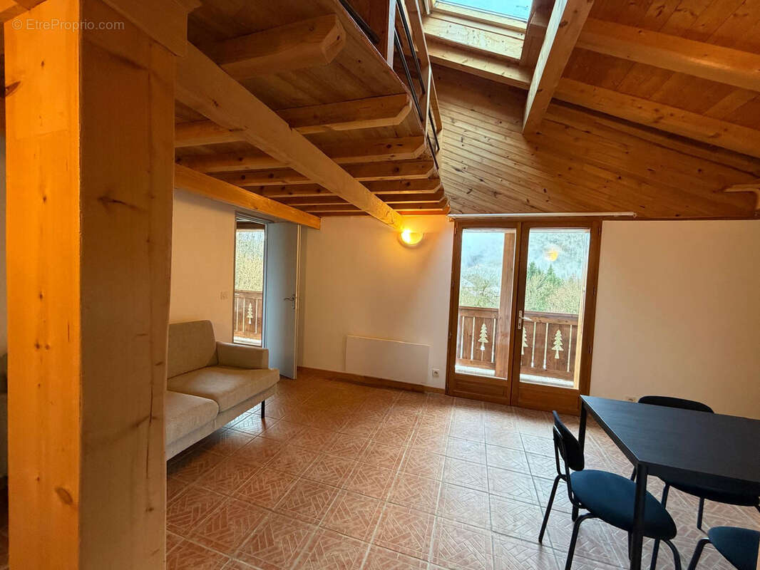 Appartement à SERRAVAL