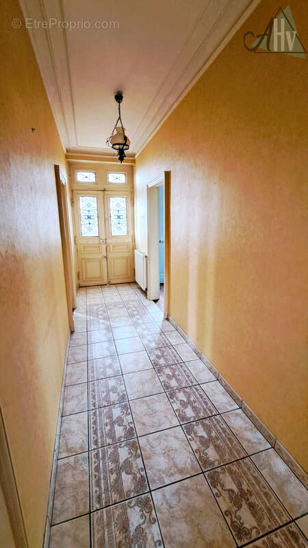 Proche NOGENT SUR SEINE - Grande maison de 150 m2 avec 5 chambres, dépendances et grand jardin - photo 8