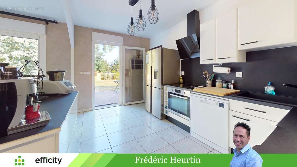 Maison 145 m² à Saint-Ouen-Des-Toits  - photo 6