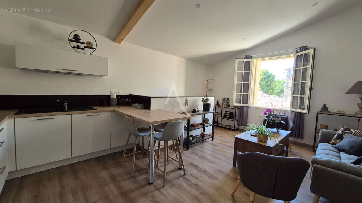 Ensemble immobilier constitué de deux maisons et son garage et extérieur  à Saint Jean D'Angely - photo 7