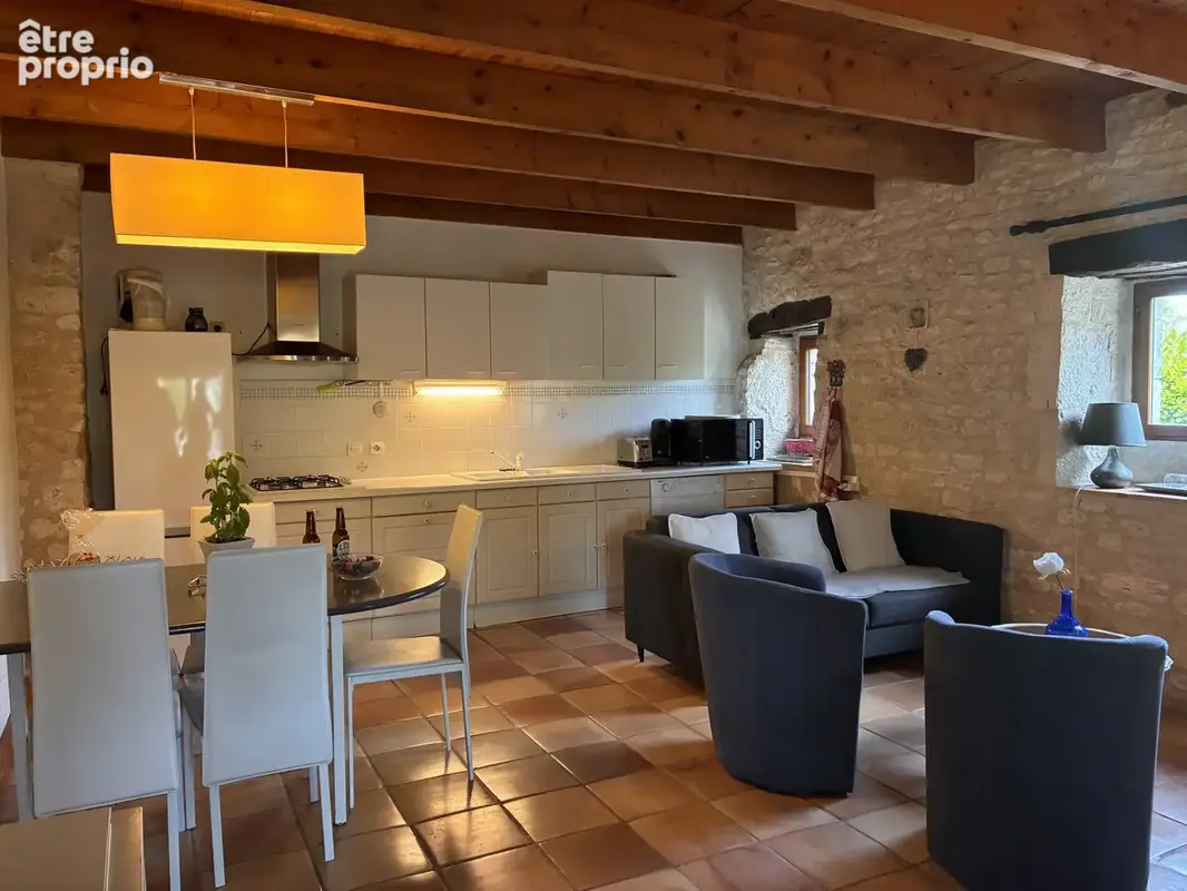 Ensemble quercynois avec pigeonnier, grange en pierre, piscine et gîte. - photo 4