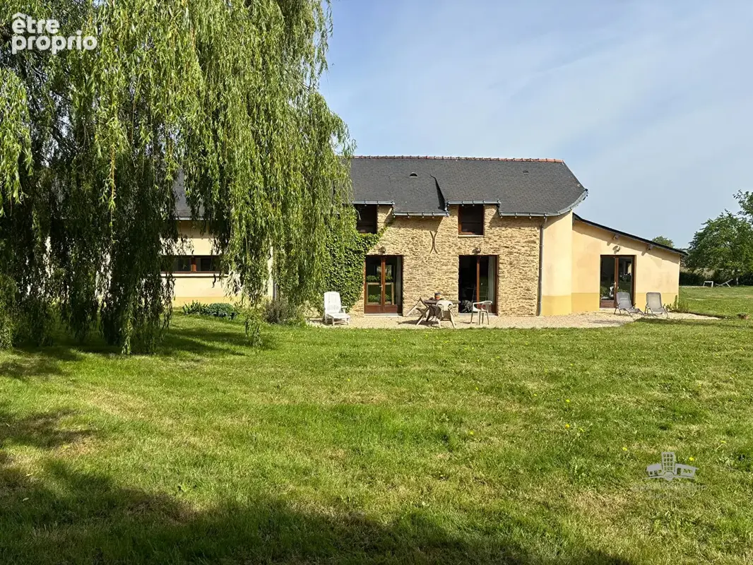 Longère en pierre - Calme et nature . 5 chambres sur un terrain de  3615 m² à Grandchamp-des-Fontaines - photo 2