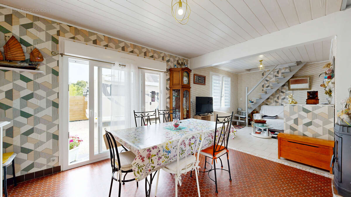 Maison de plain-pied à 1 km de la mer avec garage et dépendance - photo 3
