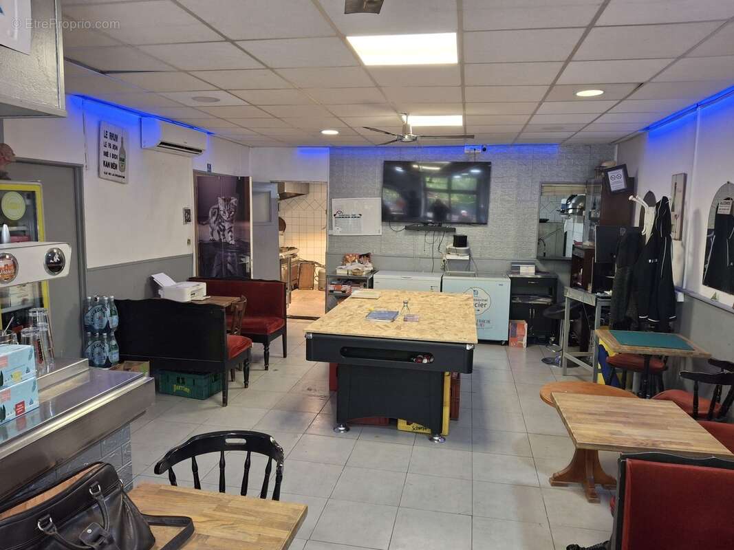 Commerce à ROQUEVAIRE