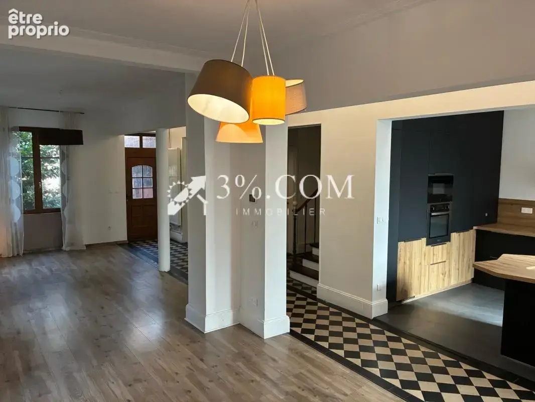 3%COM Belle maison de maître  dans l'hyper  centre de Savern - photo 17