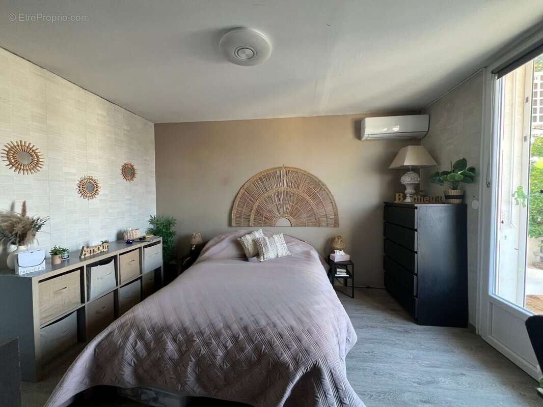 Chambre R+1 - Maison à LA SEYNE-SUR-MER