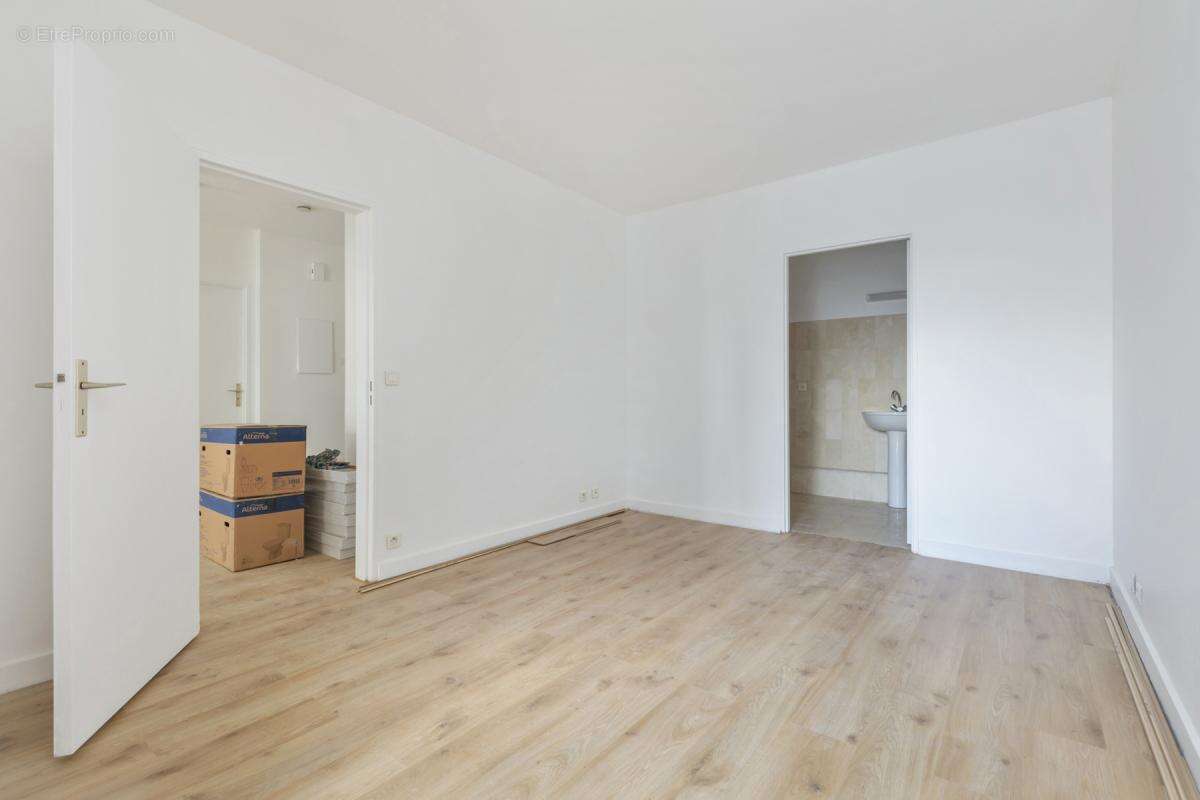 Appartement à LEVALLOIS-PERRET