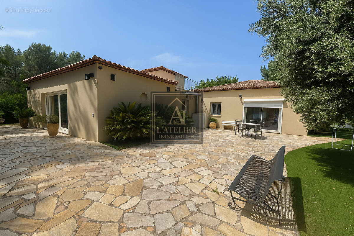 Maison à SOLLIES-TOUCAS